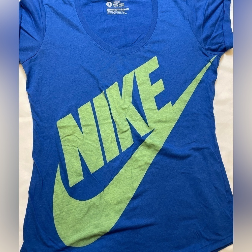 Nike size small loose fit blue t-shirt - Picture 2 of 4
